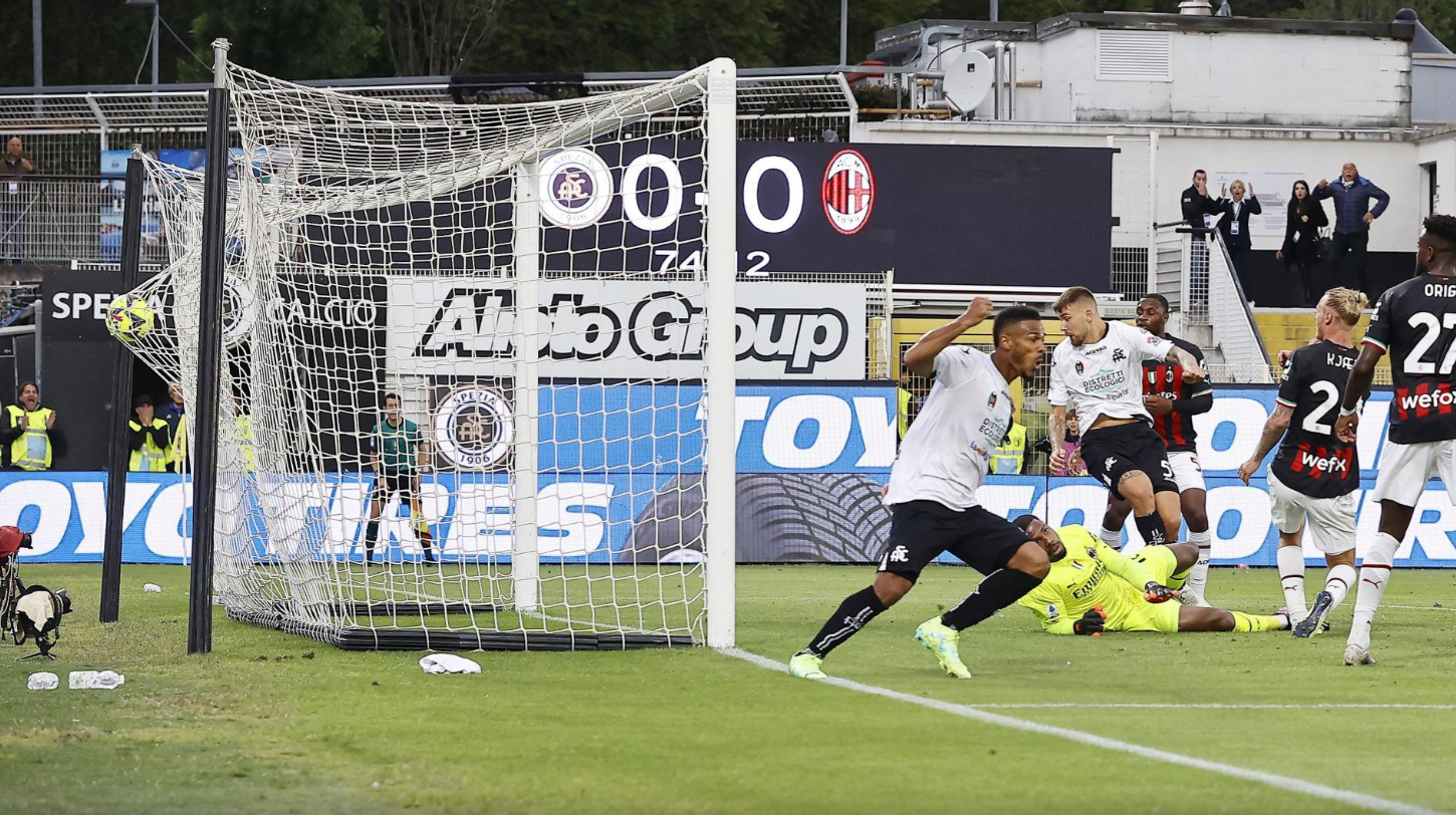 斯佩齐亚不敌AC米兰，保级艰难重重