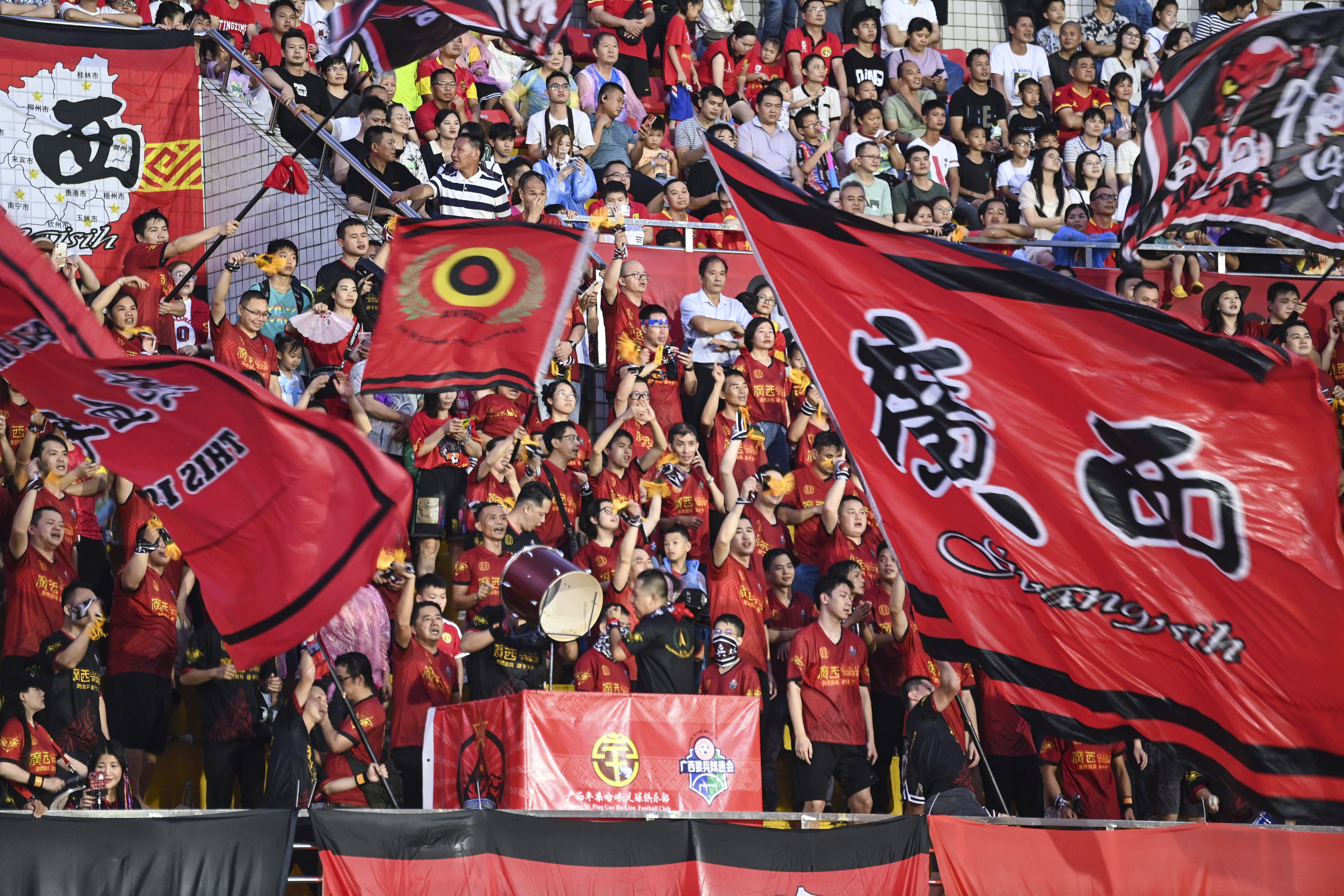 美国国家女子足球队击败竞争对手，夺得冠军